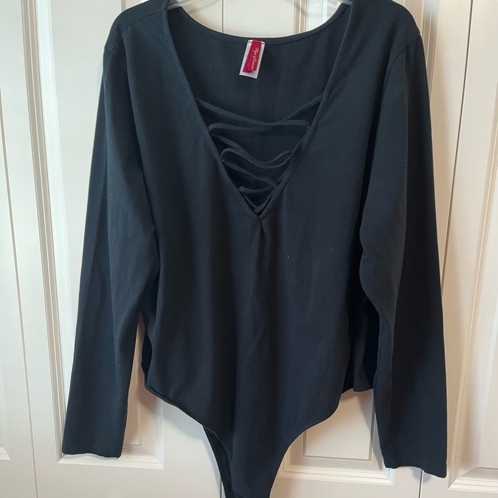 5X Hips & Curves V neck bodysuit